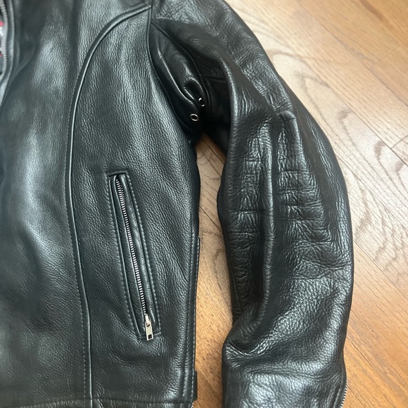 Amazing quality leather motorcycle jacket with beautiful details. - Picture 2 of 7